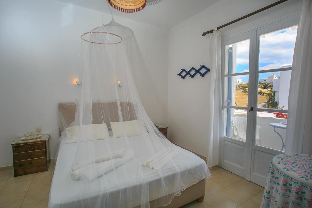 Paros Rita Studios Piso Livadi Quarto foto